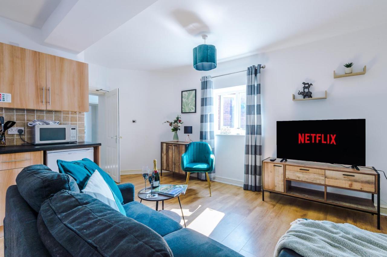 Stylish Chester City Centre Apartment By 53 Degrees Property, Ideal For Couples & Business Professionals - Sleeps 4 Exterior photo