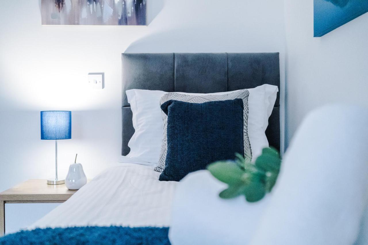 Stylish Chester City Centre Apartment By 53 Degrees Property, Ideal For Couples & Business Professionals - Sleeps 4 Exterior photo